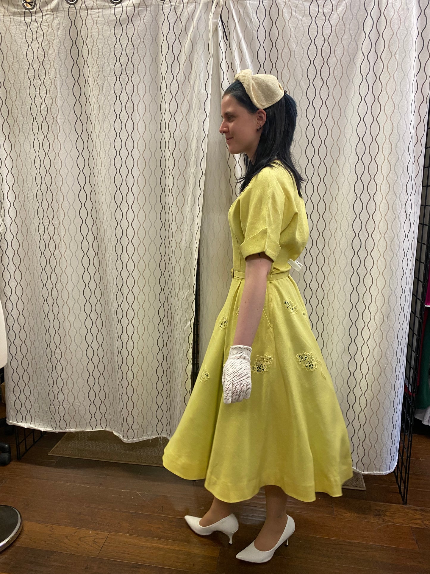 1950's Vintage Fit and Flare V-Neck Yellow Linen Swing Dress with Illussion Appliques