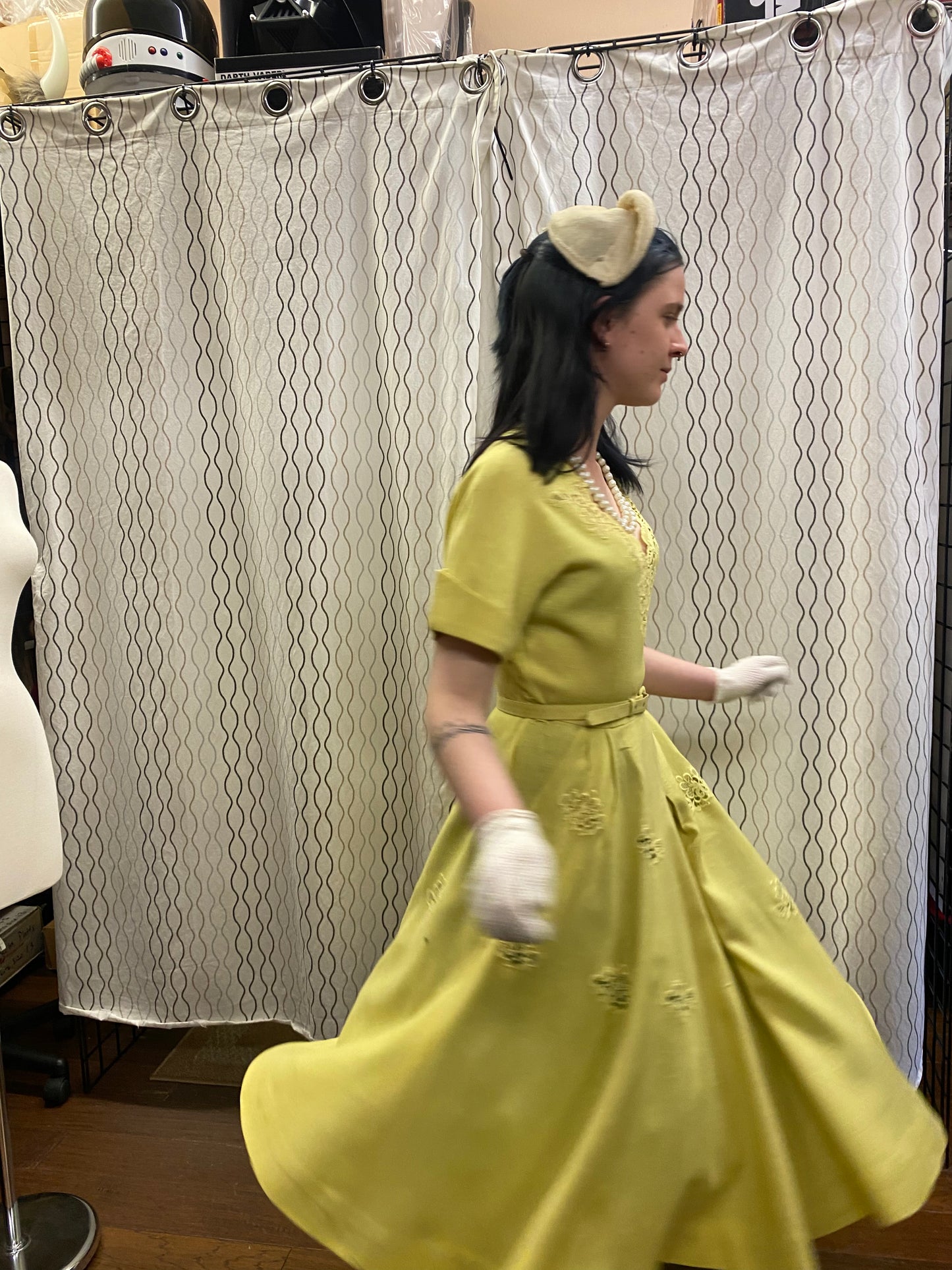 1950's Vintage Fit and Flare V-Neck Yellow Linen Swing Dress with Illussion Appliques