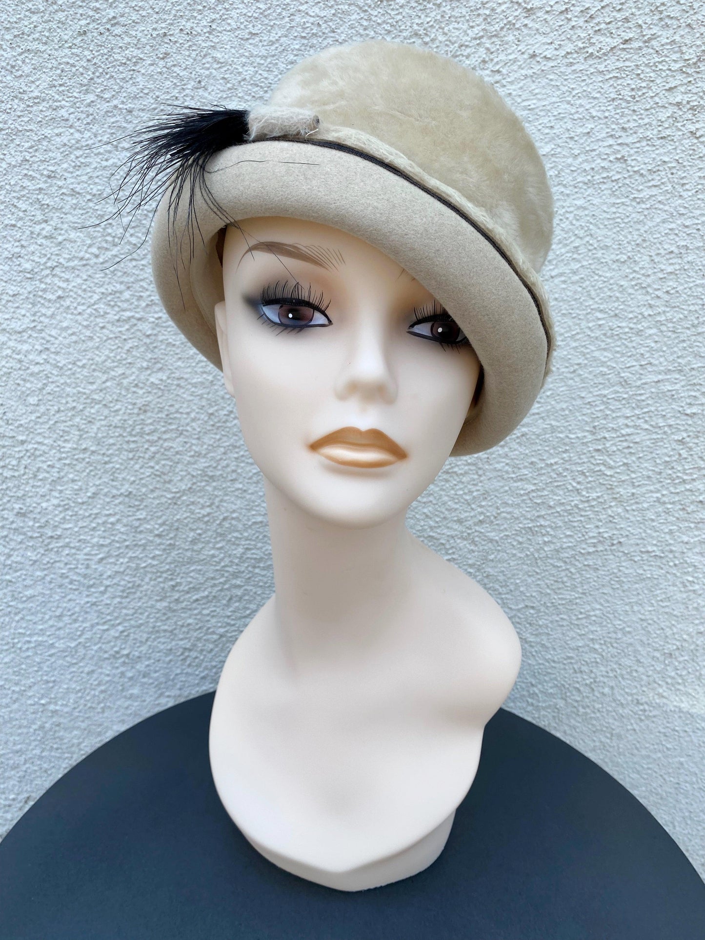 1920's Beige Horsehair Trim Cloche Hat - A Walk Thru Time Vintage