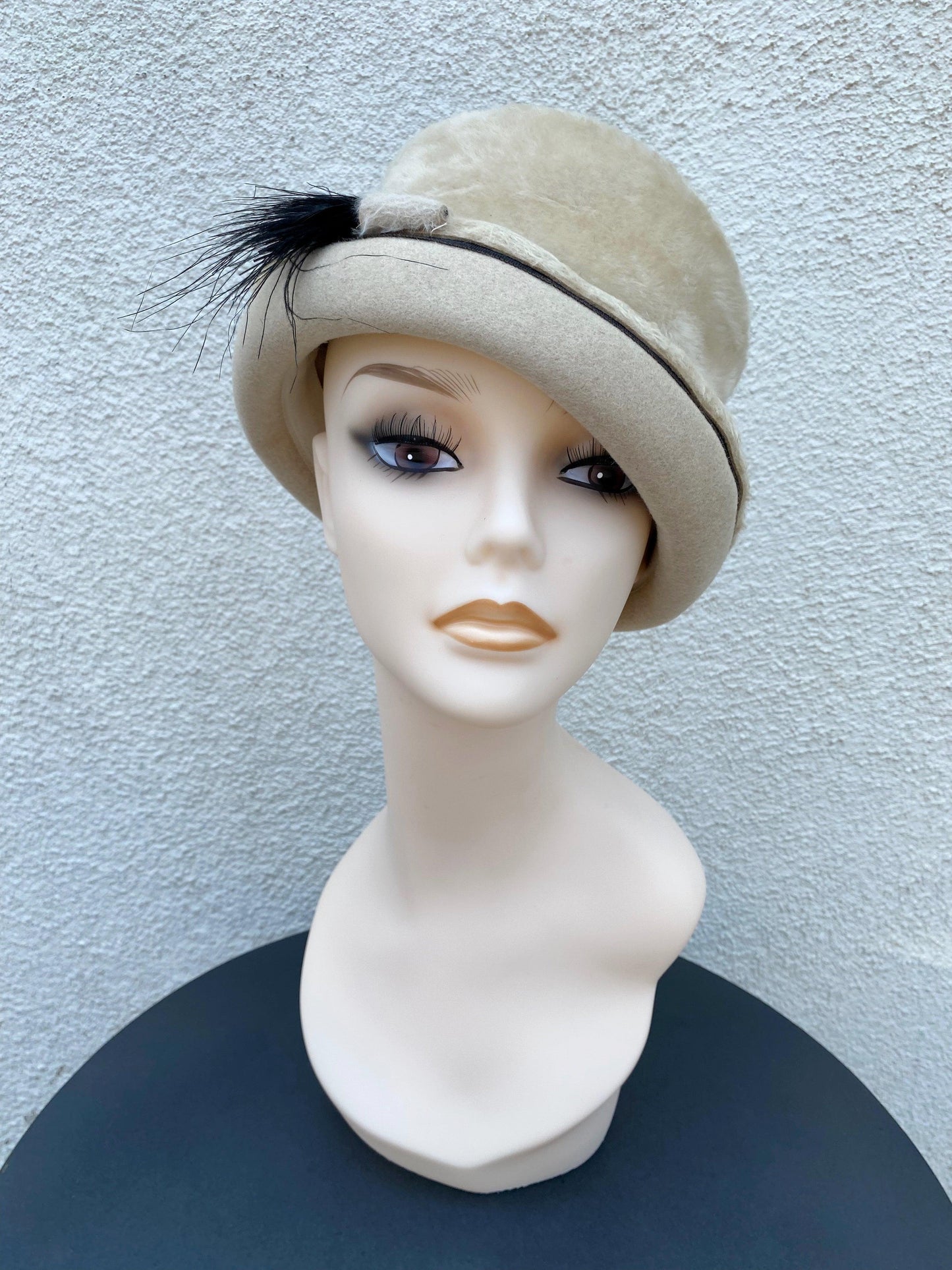 1920's Beige Horsehair Trim Cloche Hat - A Walk Thru Time Vintage