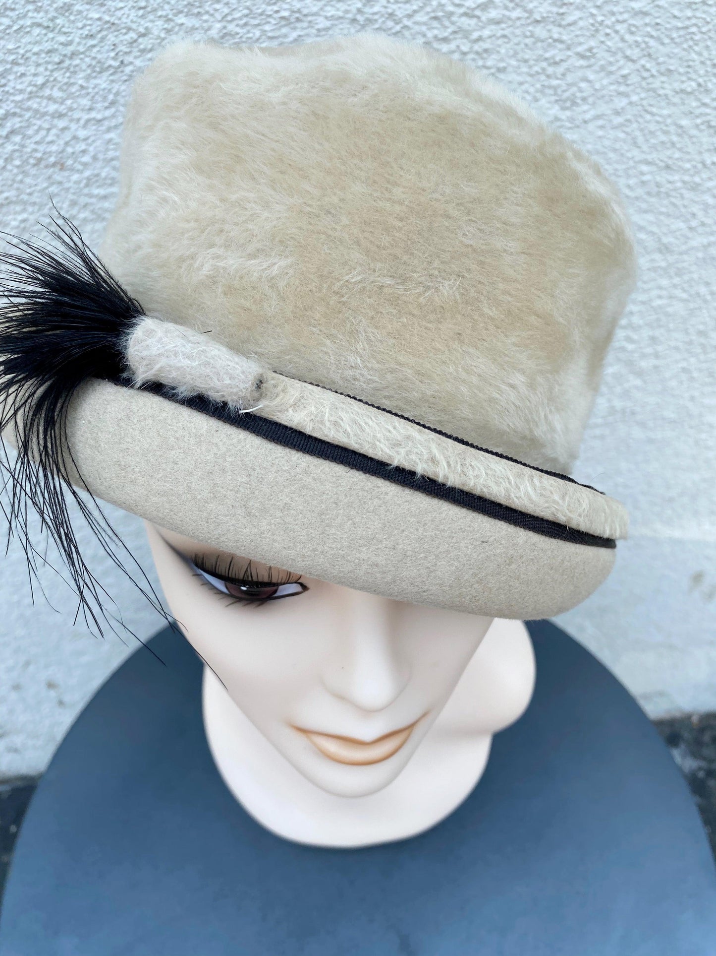 1920's Beige Horsehair Trim Cloche Hat - A Walk Thru Time Vintage