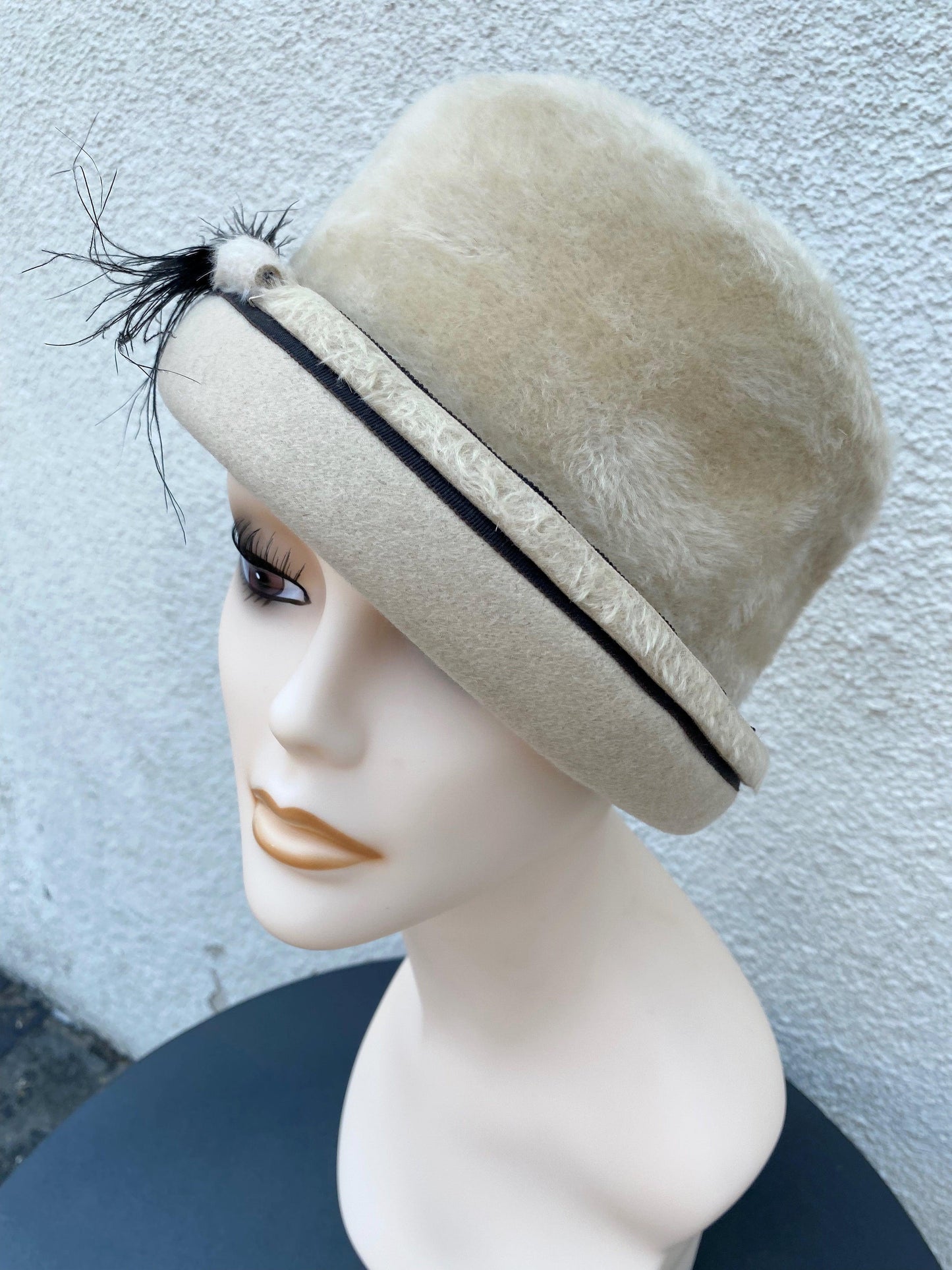 1920's Beige Horsehair Trim Cloche Hat - A Walk Thru Time Vintage