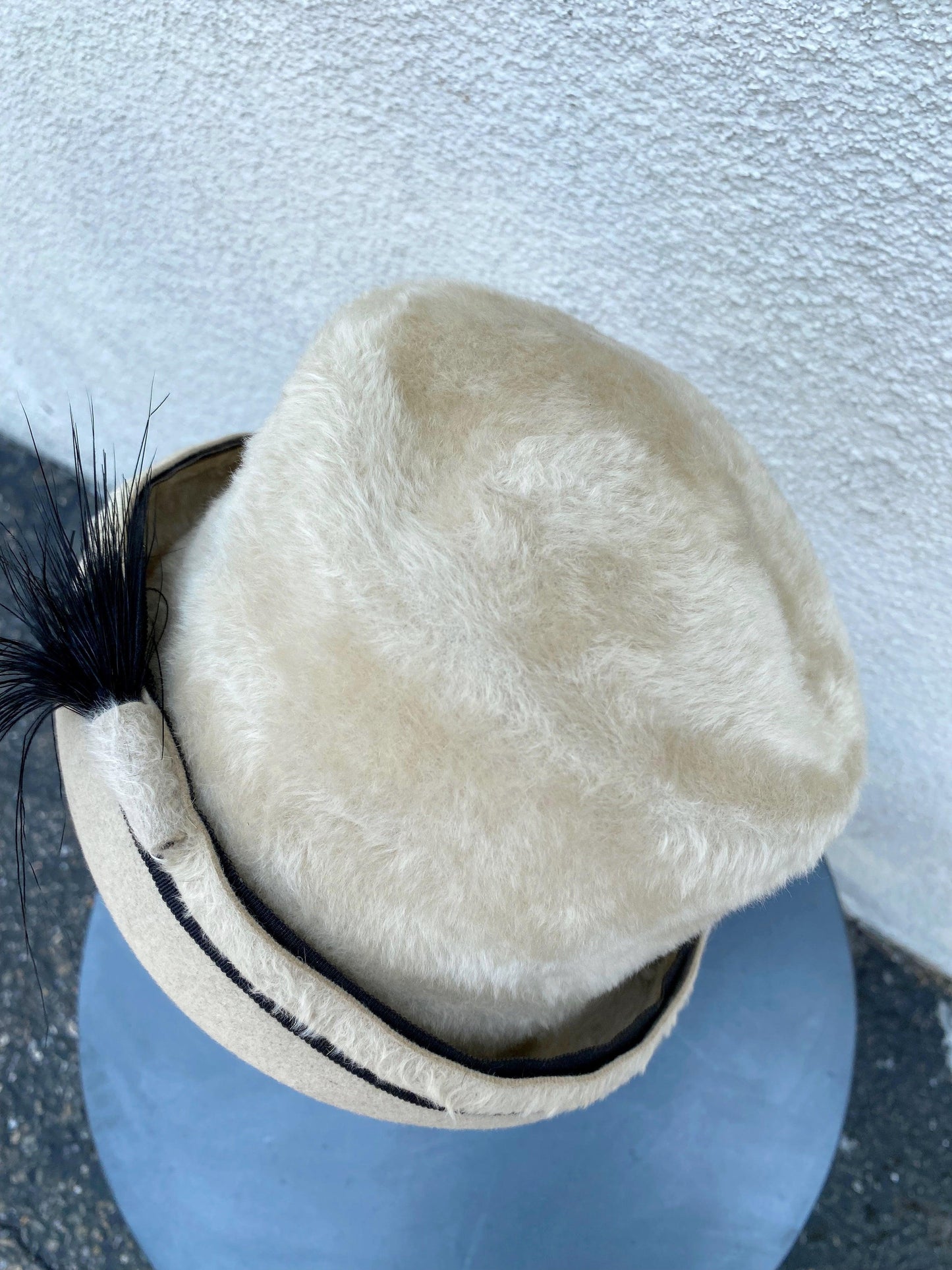 1920's Beige Horsehair Trim Cloche Hat - A Walk Thru Time Vintage