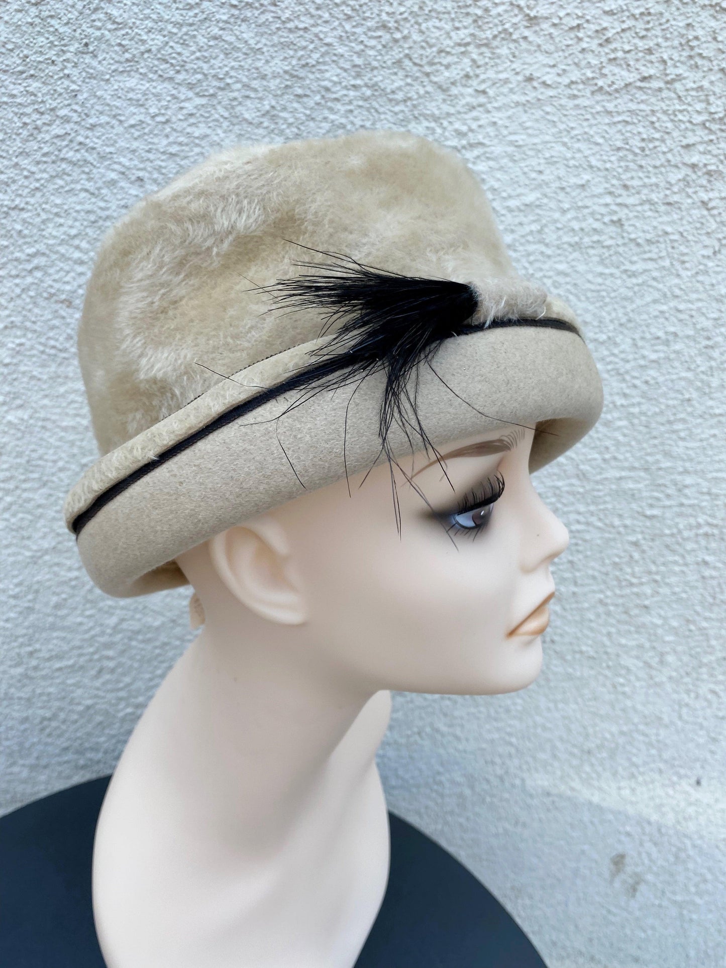 1920's Beige Horsehair Trim Cloche Hat - A Walk Thru Time Vintage