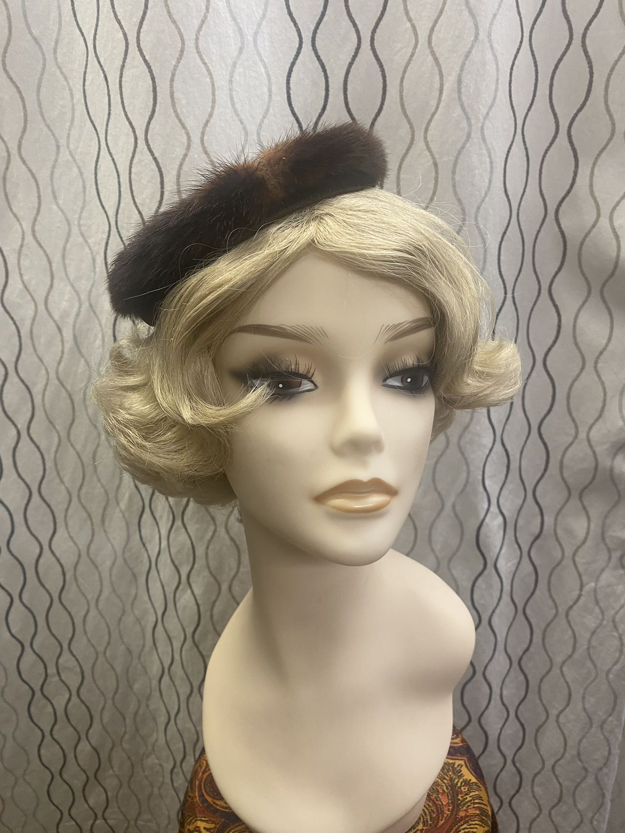 1950s women light brown fur veloet mink circlet hat