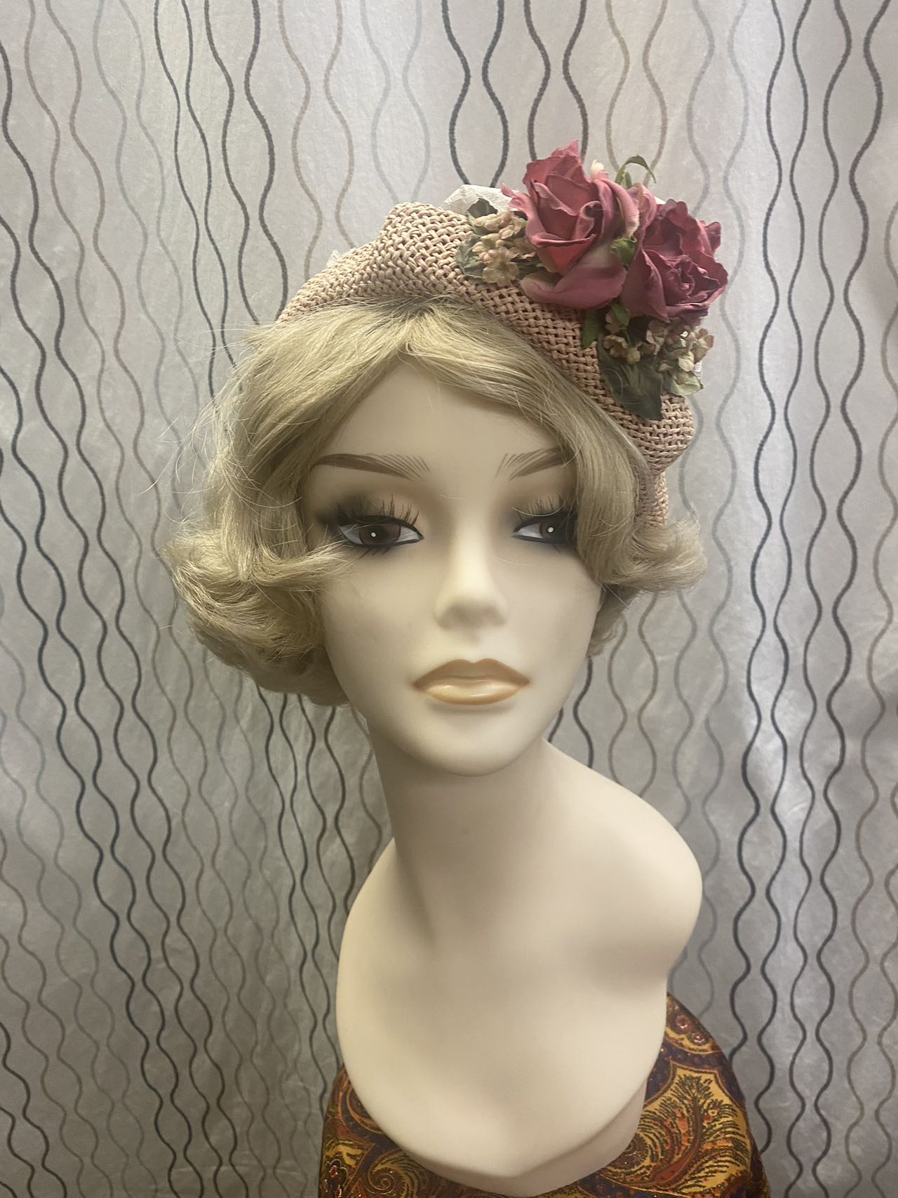 1920s women crochet straw hat with flower