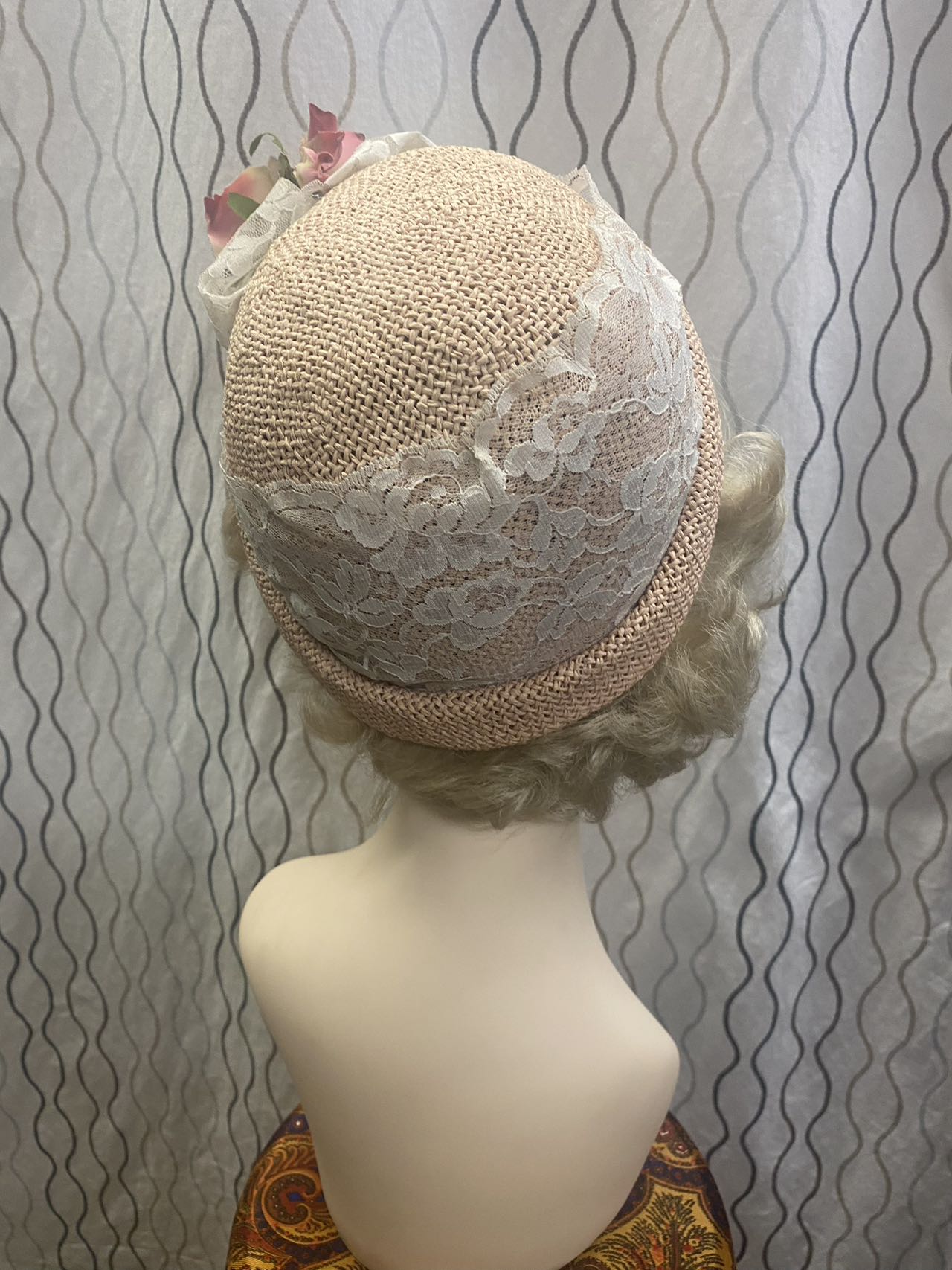 1920s women crochet straw hat with flower