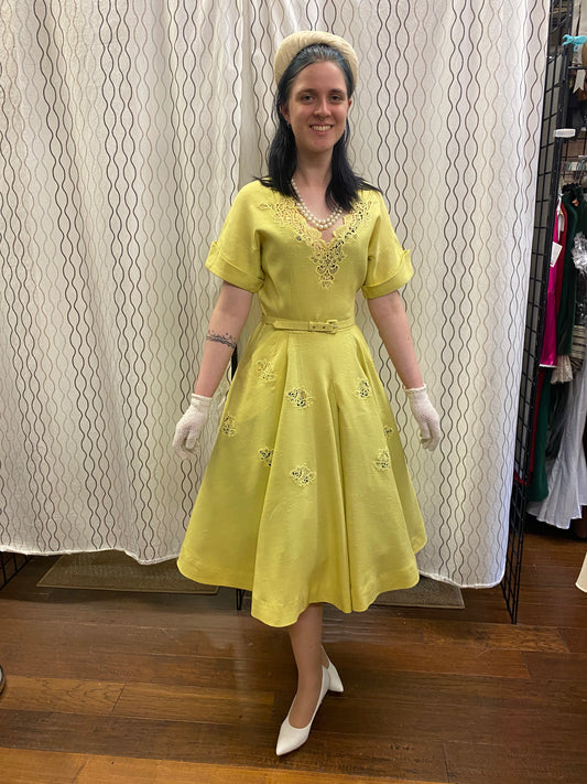 1950's Vintage Fit and Flare V-Neck Yellow Linen Swing Dress with Illussion Appliques