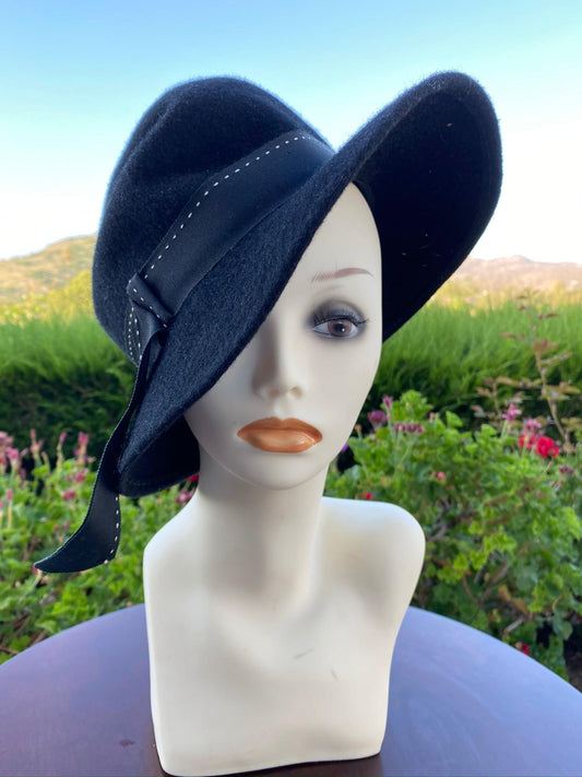 Vintage 1940's Black Wool Tilt Hat with Grosgrain Ribbon w white Stitching & bow - A Walk Thru Time Vintage