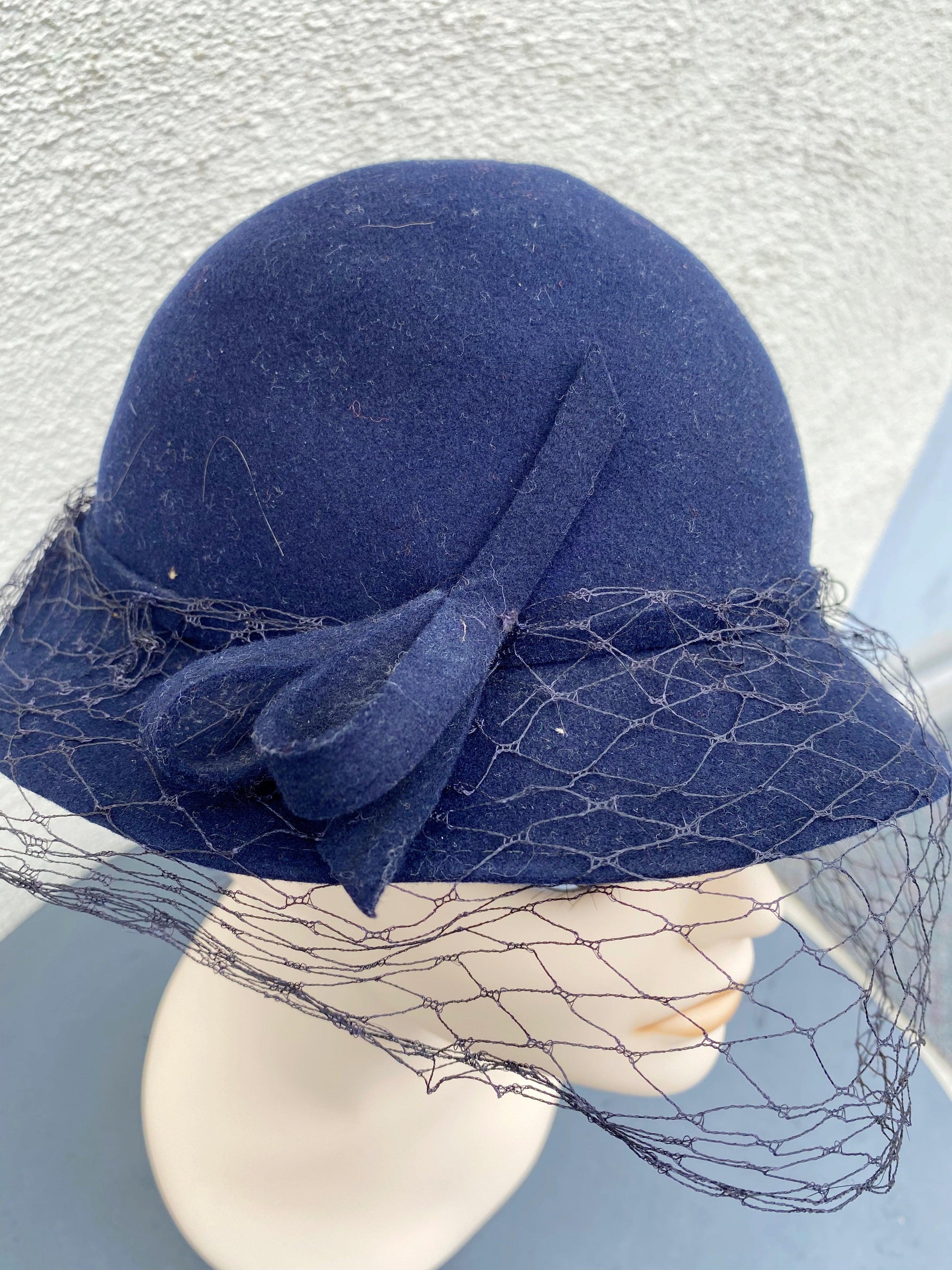 1930's Navy Blue Felt Hat with Veil & Bow - A Walk Thru Time Vintage