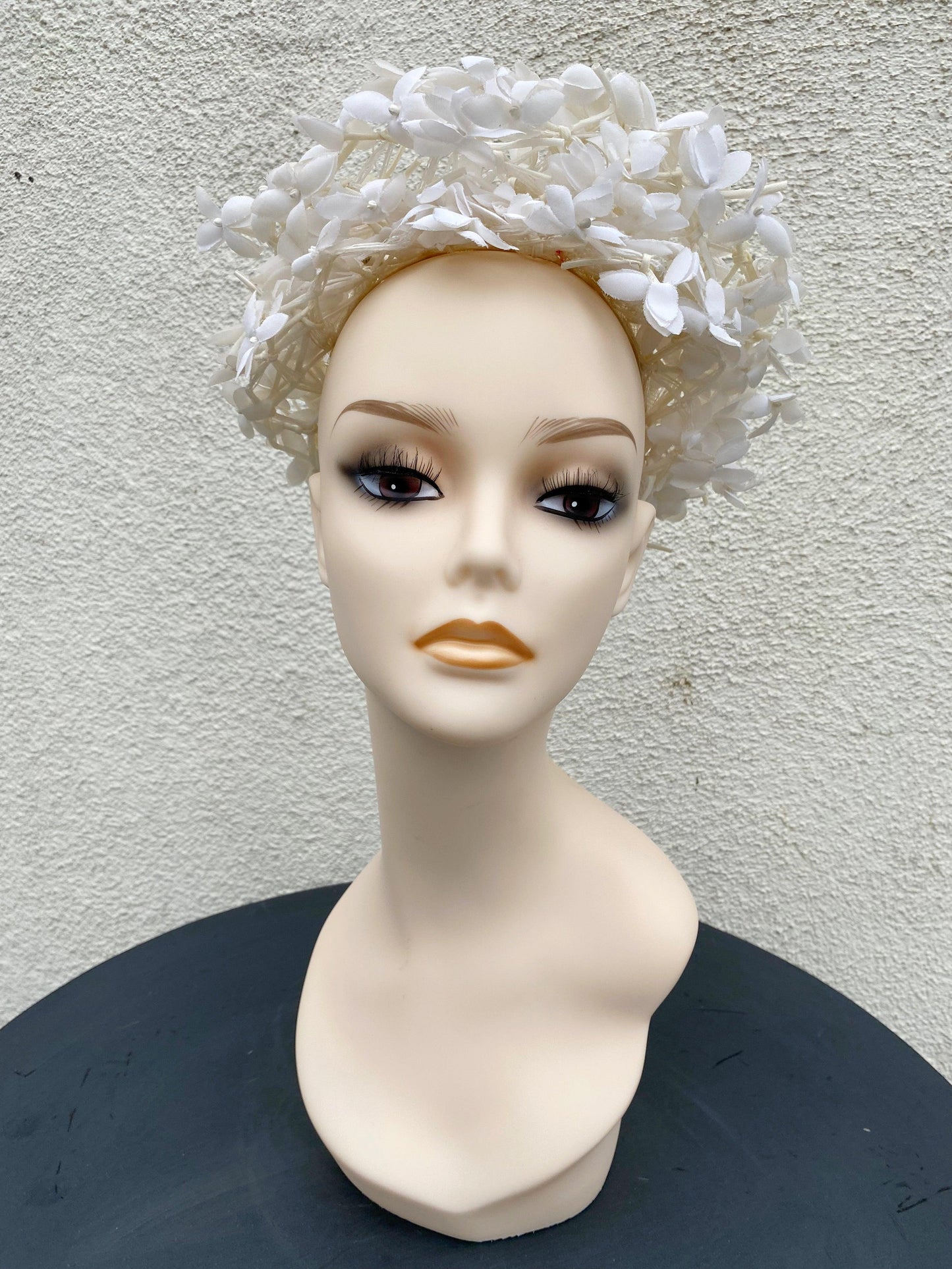 1960's White Flower Gogo Hat - A Walk Thru Time Vintage