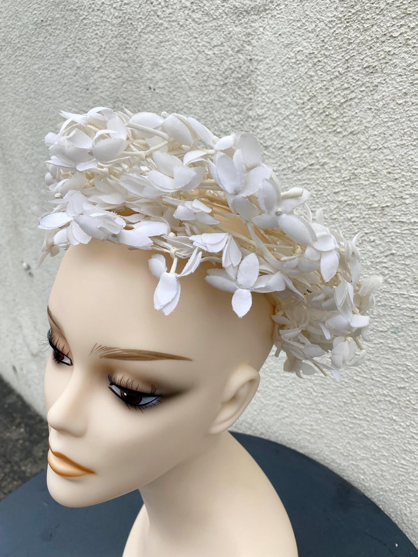 1960's White Flower Gogo Hat - A Walk Thru Time Vintage