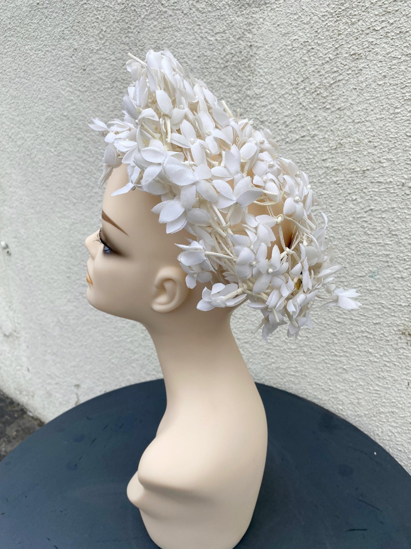 1960's White Flower Gogo Hat - A Walk Thru Time Vintage