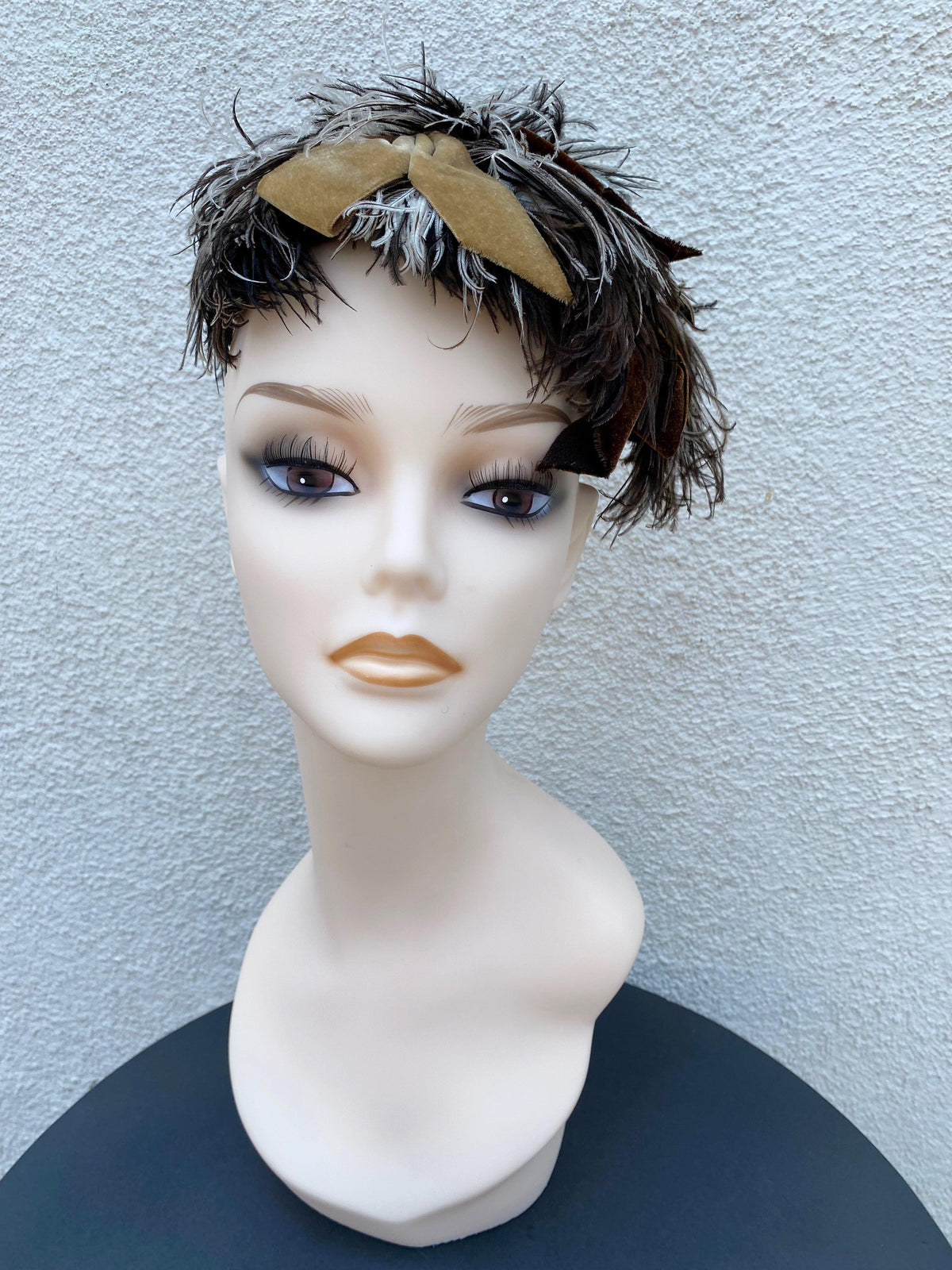 Vintage Mid Century Feather Fascinator Hat w.‎ Brown Grosgrain Ribbon Feather Fascinator 1950s Vintage Hats for Women for sale | eBay main image 2