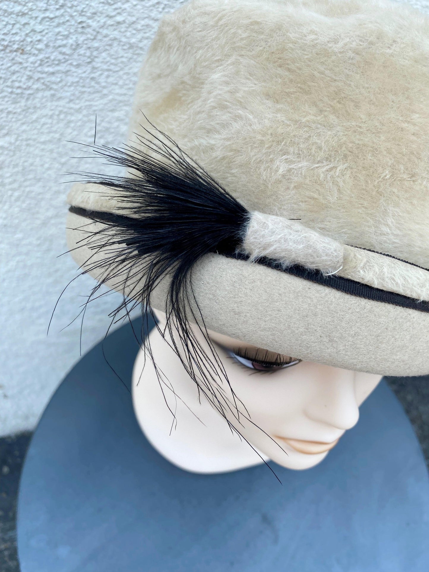 1920's Beige Horsehair Trim Cloche Hat - A Walk Thru Time Vintage