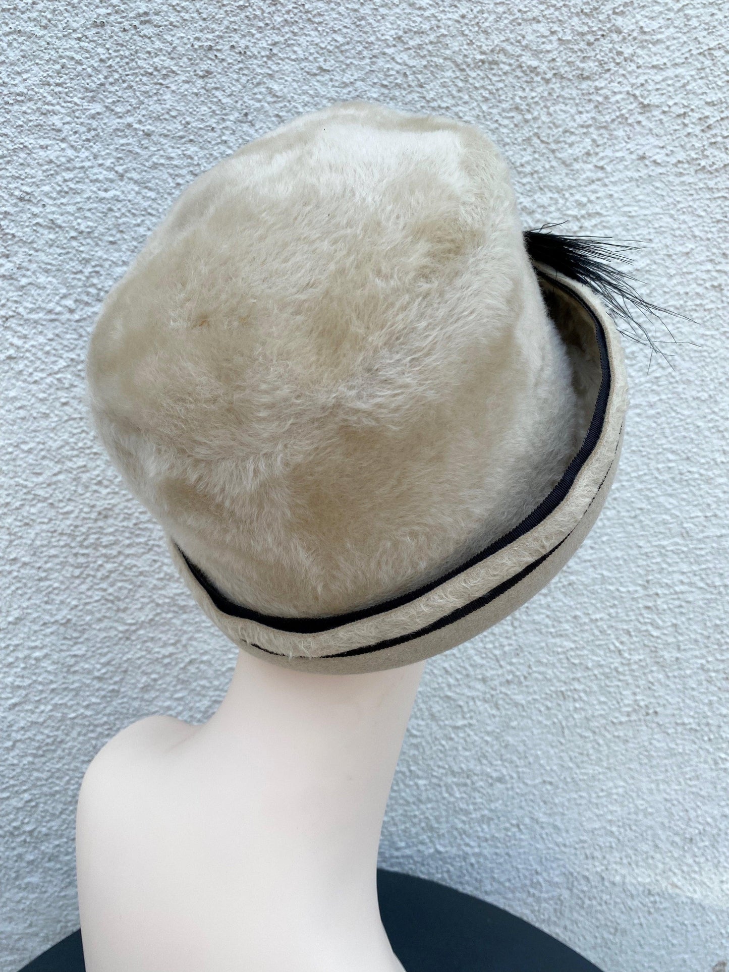 1920's Beige Horsehair Trim Cloche Hat - A Walk Thru Time Vintage