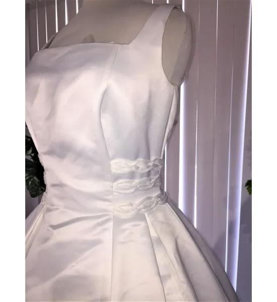 Wedding Gown - Vintage 1960's - Never worn - A Walk Thru Time Vintage